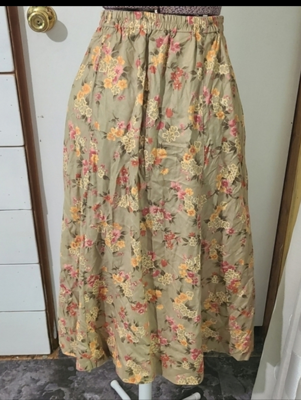Susan Bristol A line floral print midi skirt size small - Picture 2 of 4